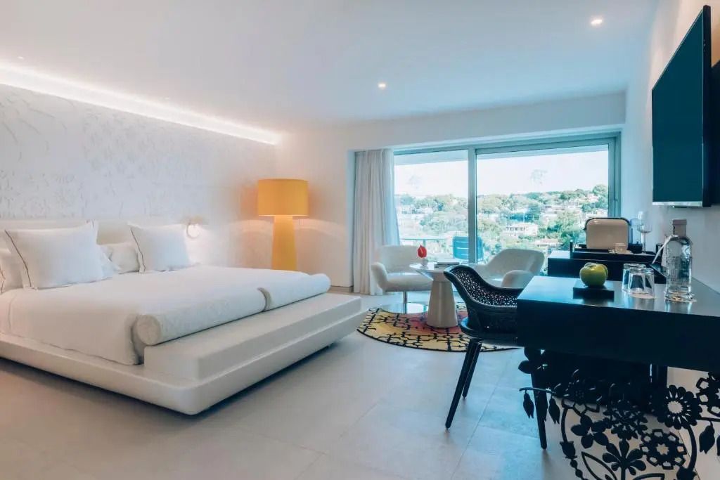 Junior-Suite mit Balkon und seitlichem Meerblick