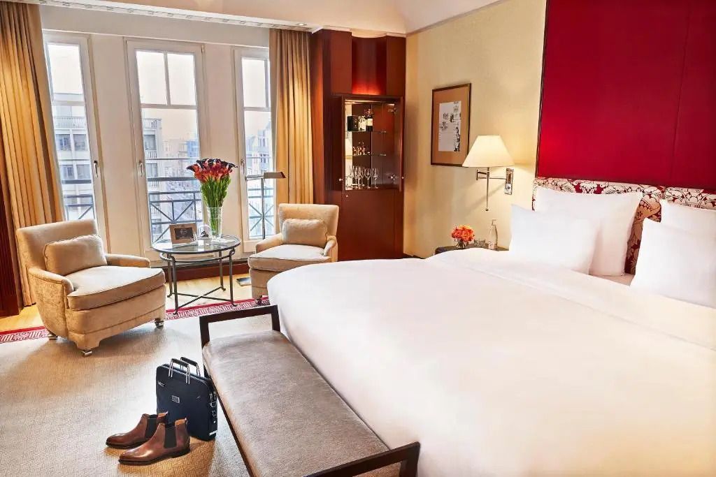 Gemütliches Unter den Linden Deluxe Doppelzimmer mit Balkonzugang im Hotel Adlon Kempinski Berlin