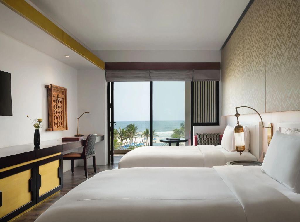 Luxuriöses Doppelzimmer mit Blick auf das Meer und modernem Interieur