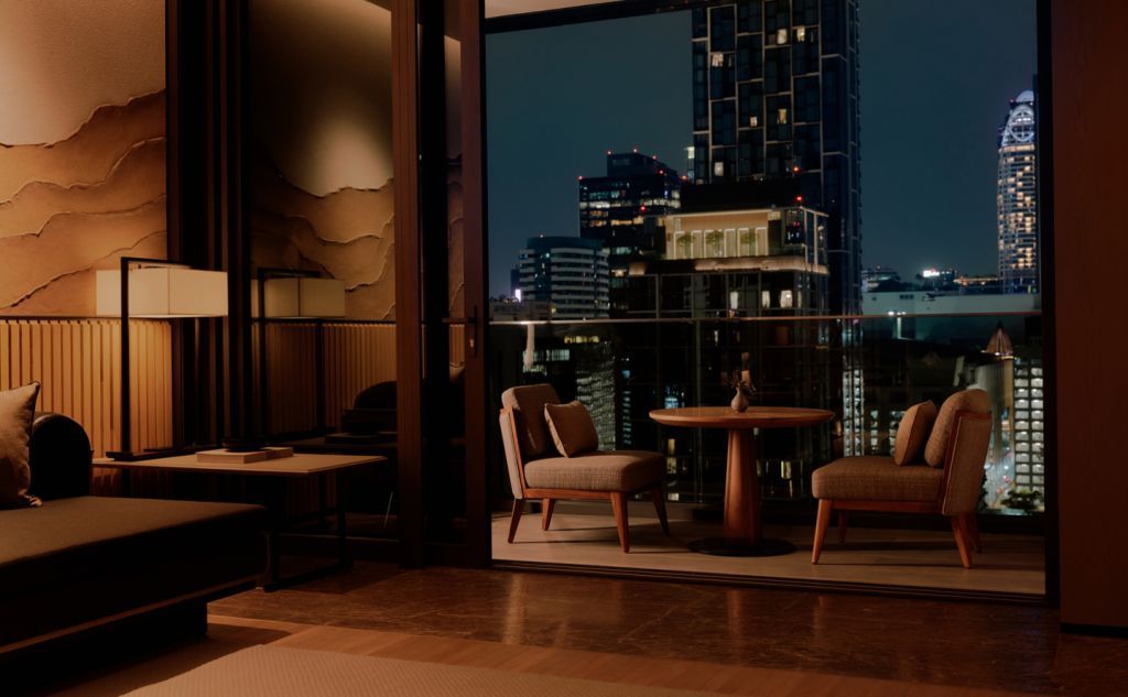 Suite bei Nacht mit spektakulärem Blick auf die beleuchtete Skyline
