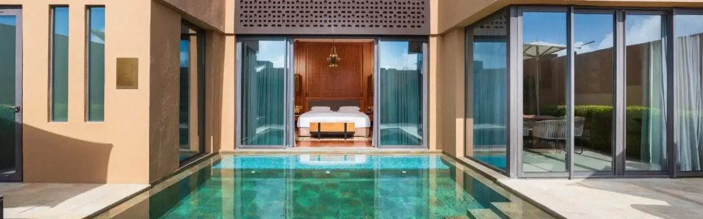 Privater Pool vor der Suite mit Schiebetüren zur Garden Doppel Pool Villa