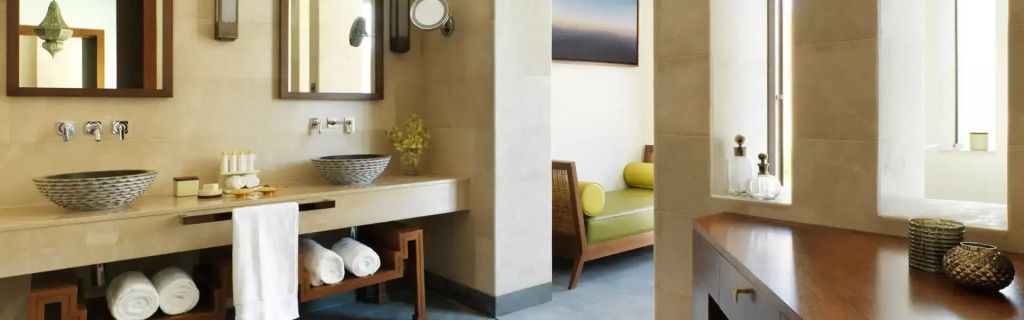 Stilvoll eingerichteter Sitzbereich und Badezimmer in der Villa