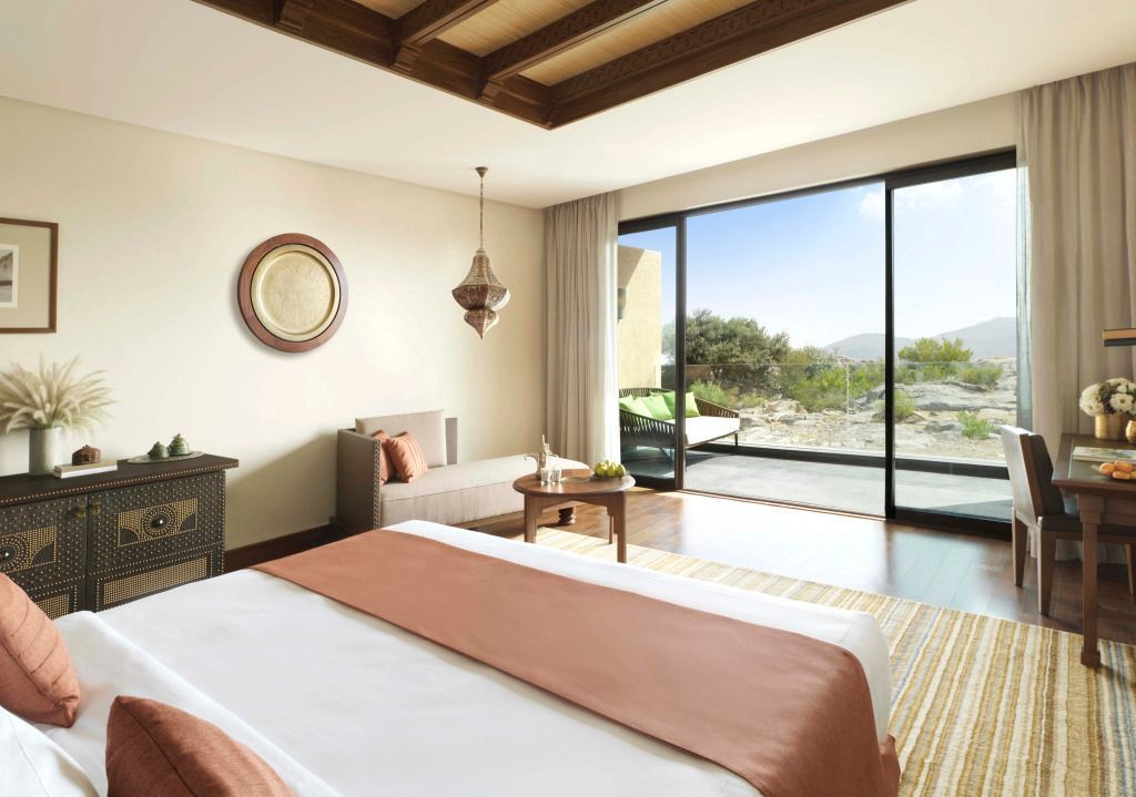 Gemütliches Doppelzimmer mit modernem Design und Balkon mit Canyonblick