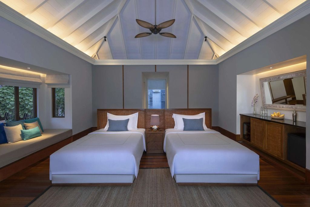 Schlafzimmer mit zwei Einzelbetten in gemütlicher Atmosphäre