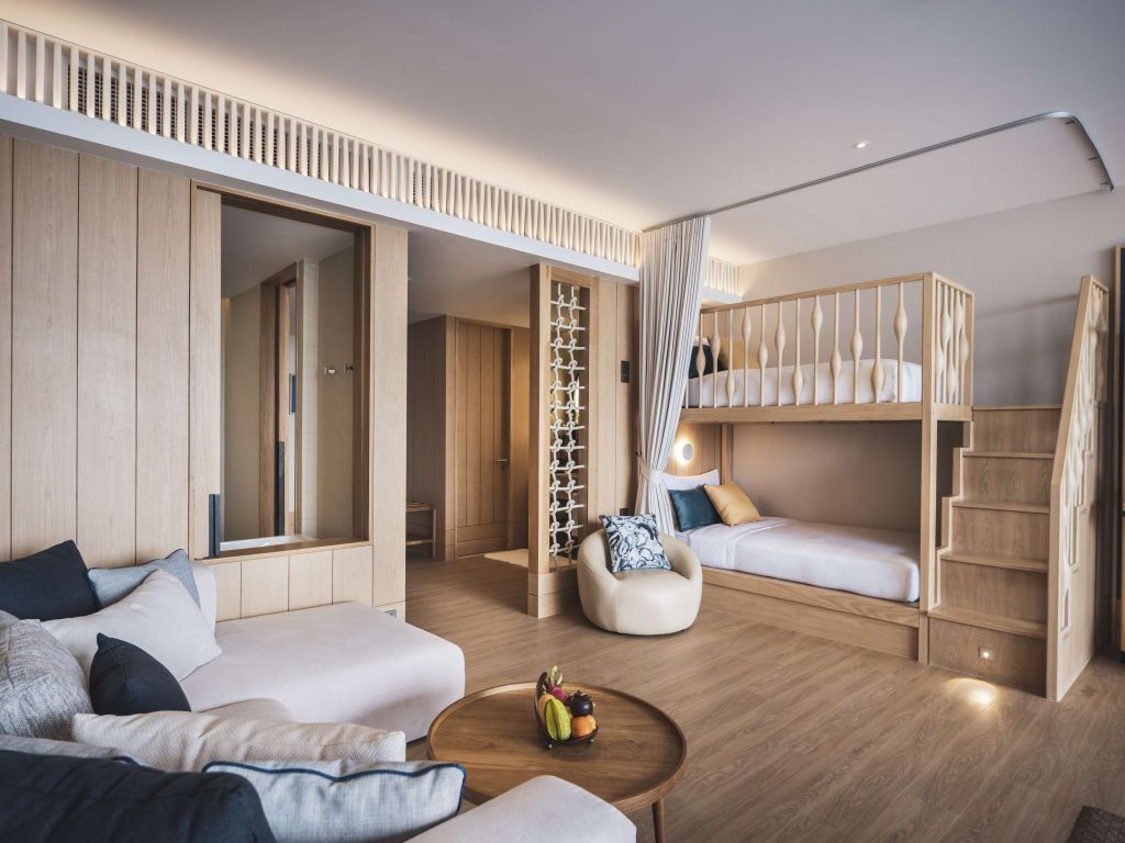 Familiensuite mit Etagenbett und stilvoller Sitzecke