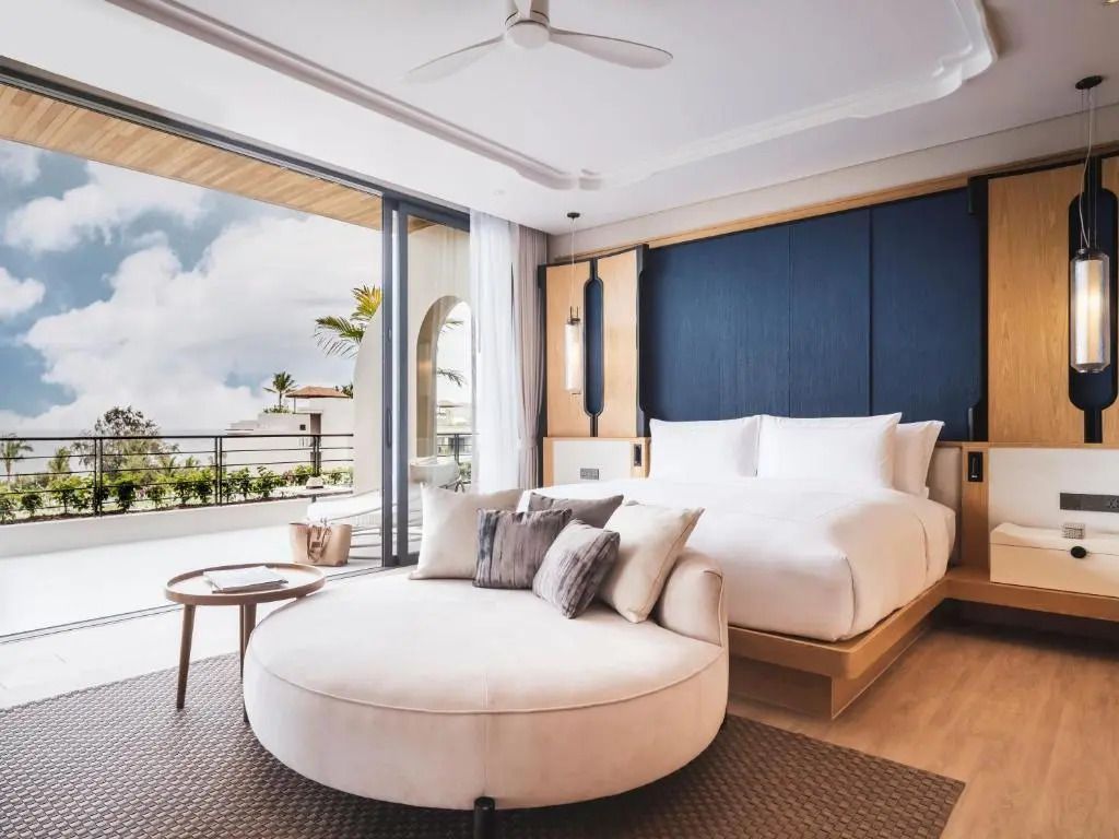 Geräumige Suite mit modernem Design und Meerblick