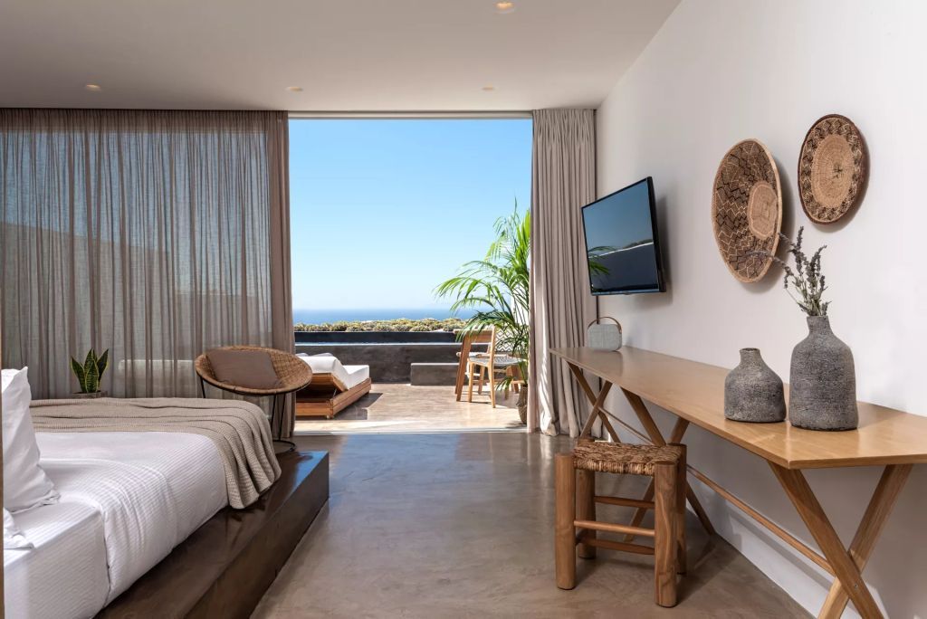 Offene Suite mit Blick auf die Terrasse und das Meer, Flachbildfernseher und stilvollem Mobiliar