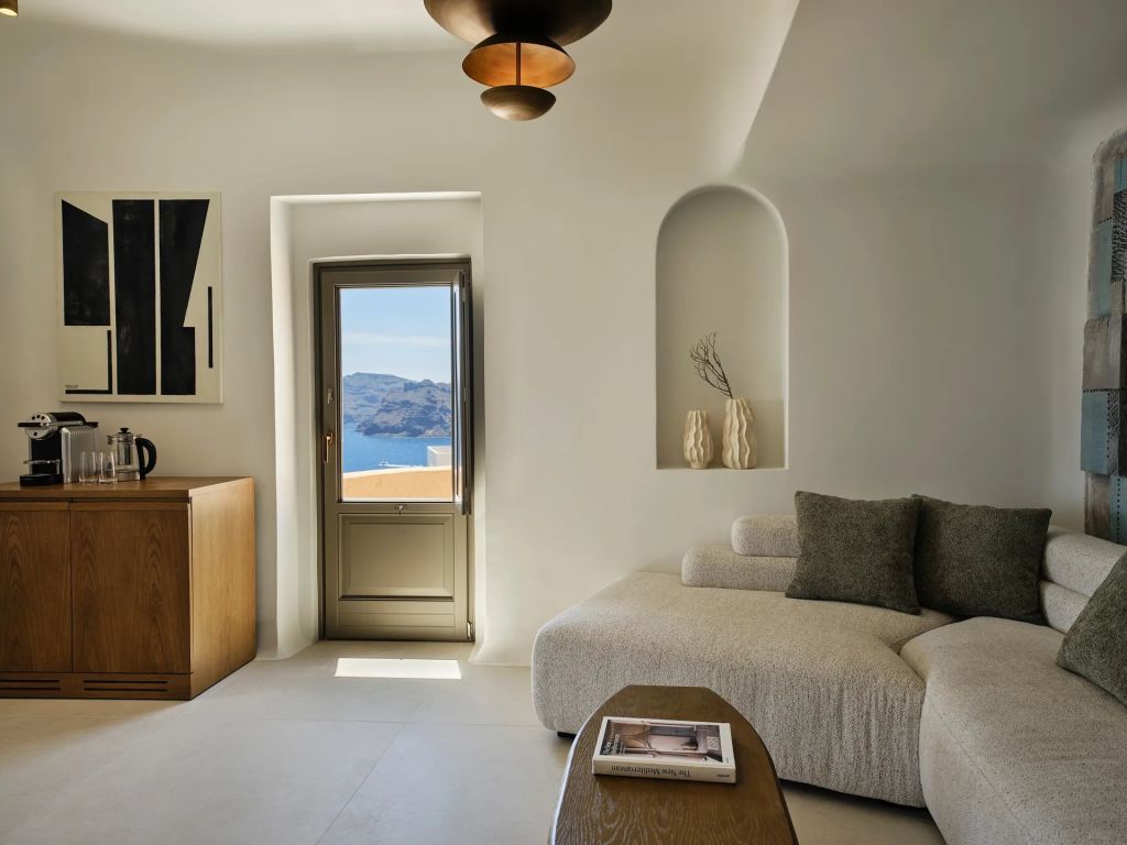 Gemütliches Wohnzimmer mit Meerblick in der Honeymoon Suite