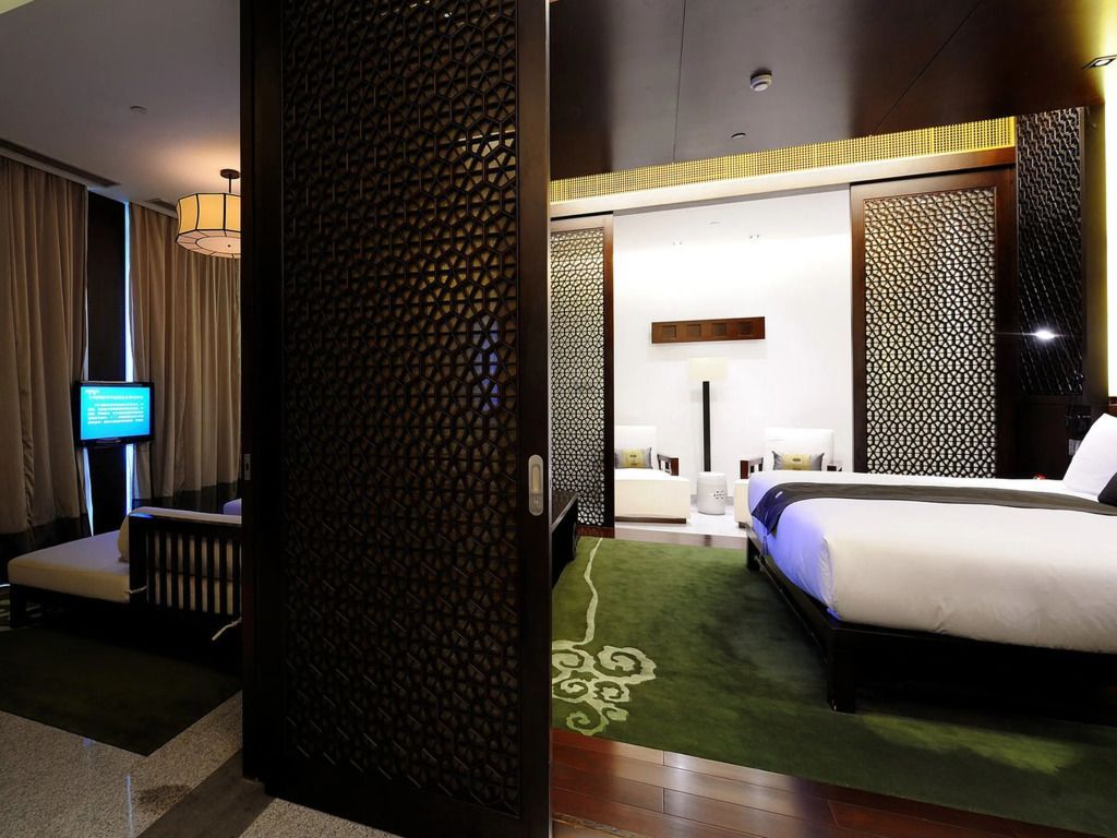 Luxuriöse Suite mit traditionellem Design und modernem Komfort in Hangzhou.