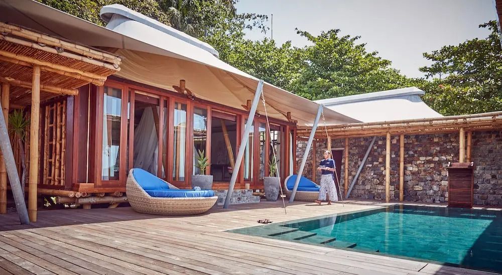 Privatvilla mit Pool und moderner Architektur im Bawah Reserve