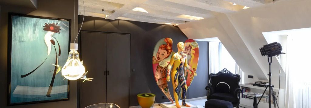 Kunstvolle Figur und moderner Stil in der Gottschalk Suite