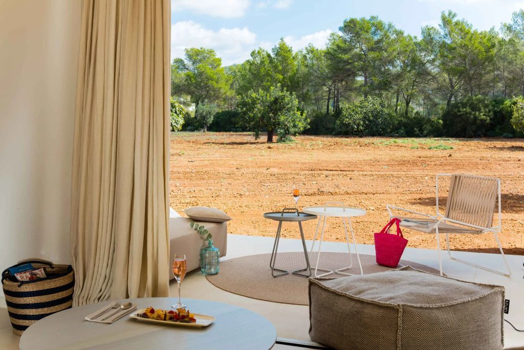 Terrasse mit Ausblick auf Landschaft und komfortabler Sitzecke