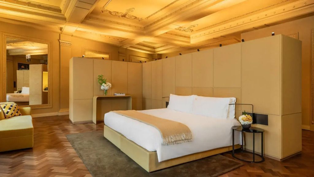 Präsidentensuite mit luxuriösem Kingsize-Bett und eleganter Beleuchtung