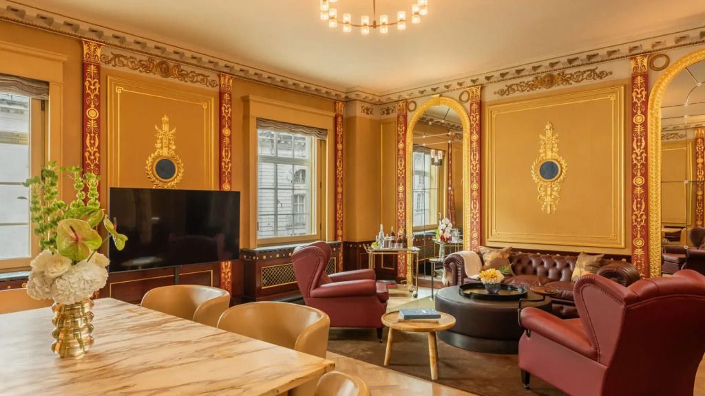 Präsidentensuite mit luxuriösem Wohnzimmer und reich verziertem Interieur