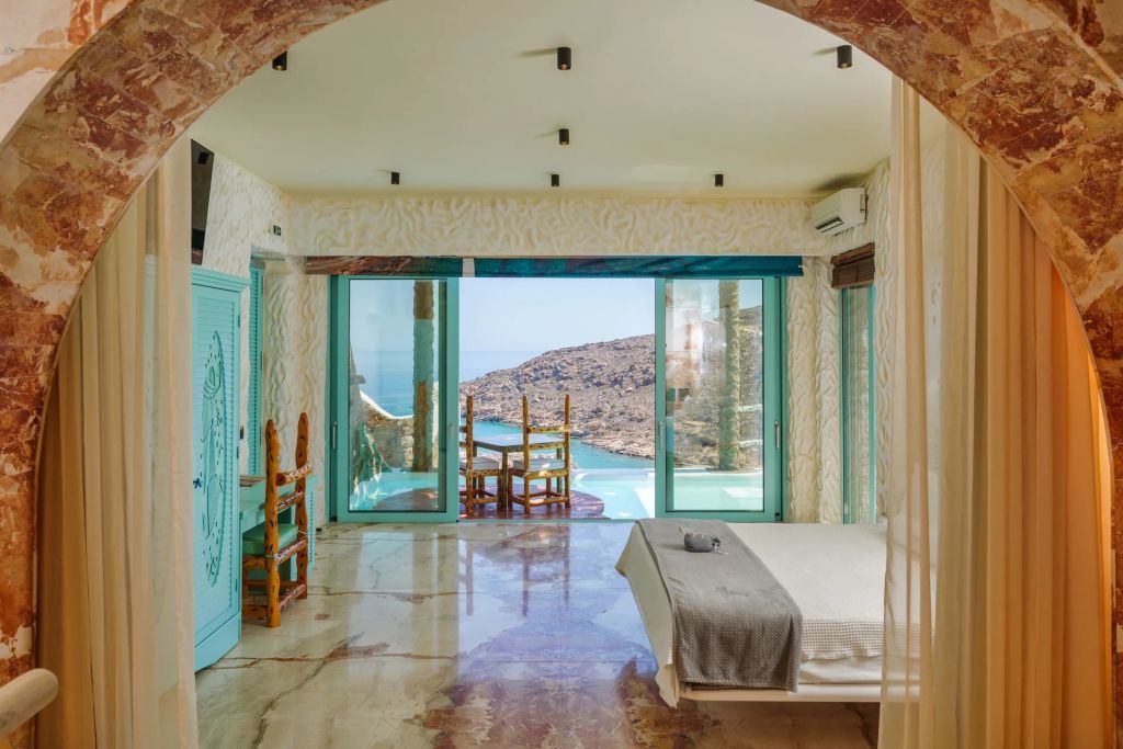Zimmer mit Panoramablick auf das Meer und Zugang zu privatem Pool