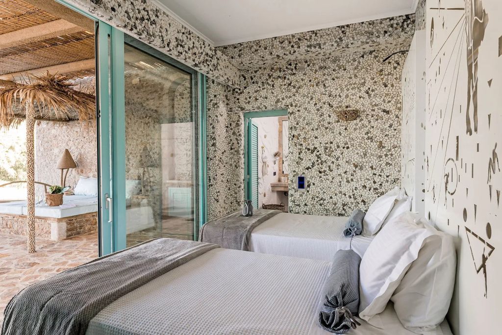 Zweibettzimmer der Suite mit Zugang zur Terrasse
