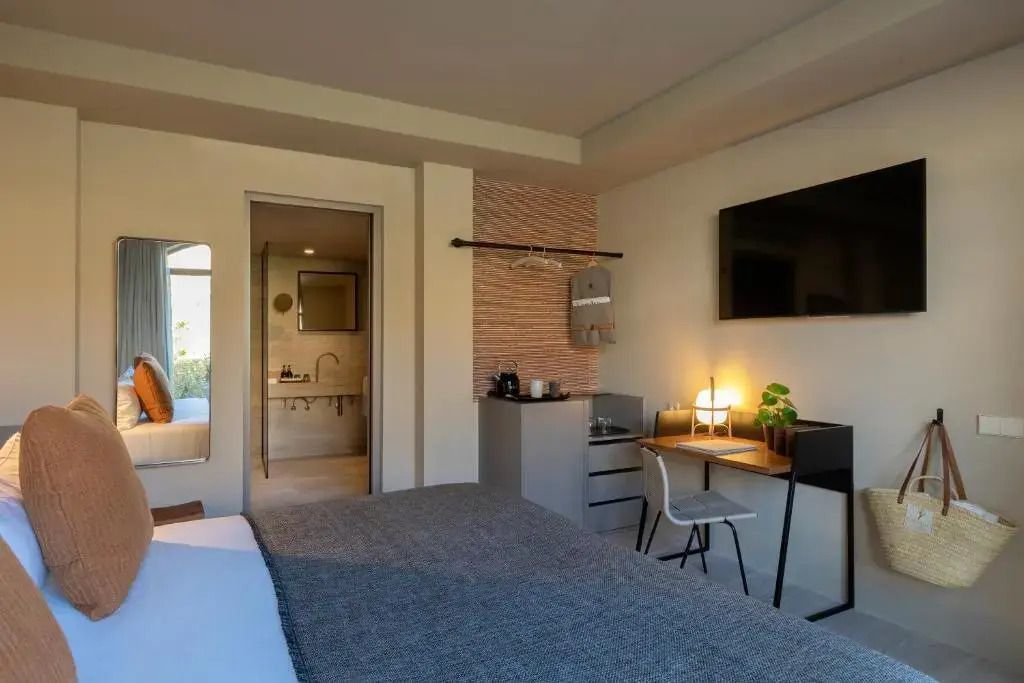 Deluxe Doppelzimmer mit moderner Ausstattung und Schreibtisch
