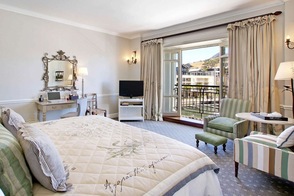 Komfortables Doppelzimmer mit Balkon und Bergblick
