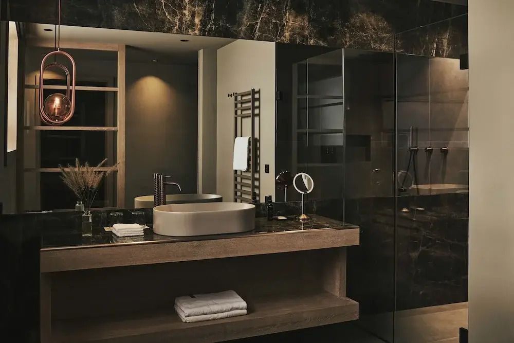 Elegantes Badezimmerdesign mit edlen Materialien im Cape of Senses.