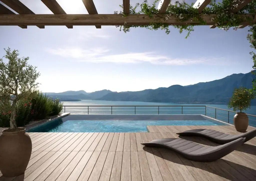 Infinity Pool mit Blick auf den See und die Berge