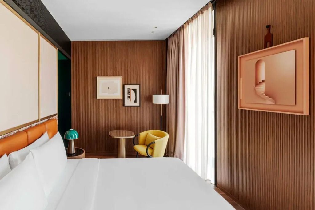 Elegantes Doppelzimmer mit hellem Design und komfortabler Atmosphäre