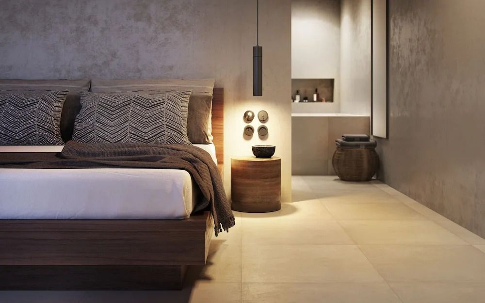Elegantes Schlafzimmer in der Deluxe Suite mit modernen Akzenten und sanfter Beleuchtung