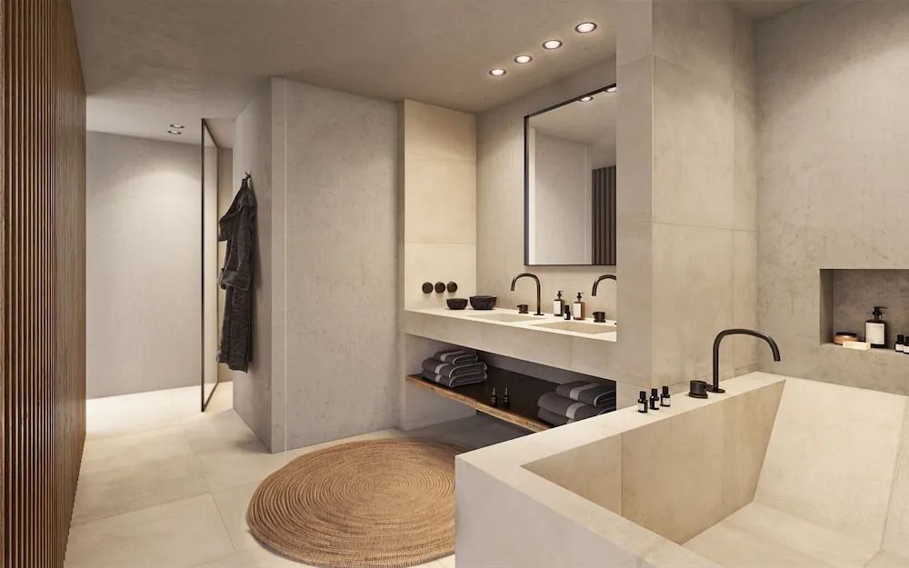 Luxuriöses Badezimmer in der Deluxe Suite mit modernem Design und großzügigem Waschbecken