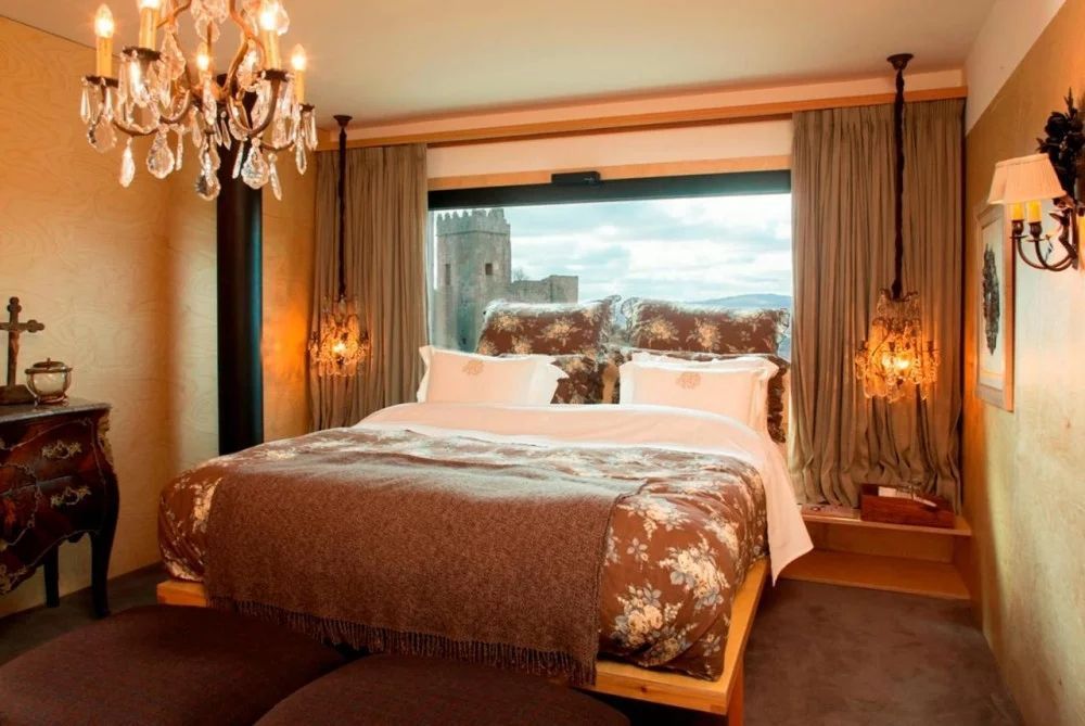 Penthouse Doppel Suite mit exquisitem Bett und Blick auf die Landschaft