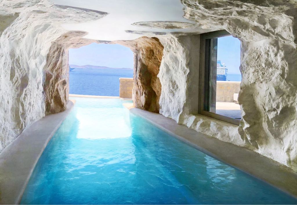 Infinity-Pool in Höhlenoptik mit Blick auf den Ozean, beruhigende Atmosphäre