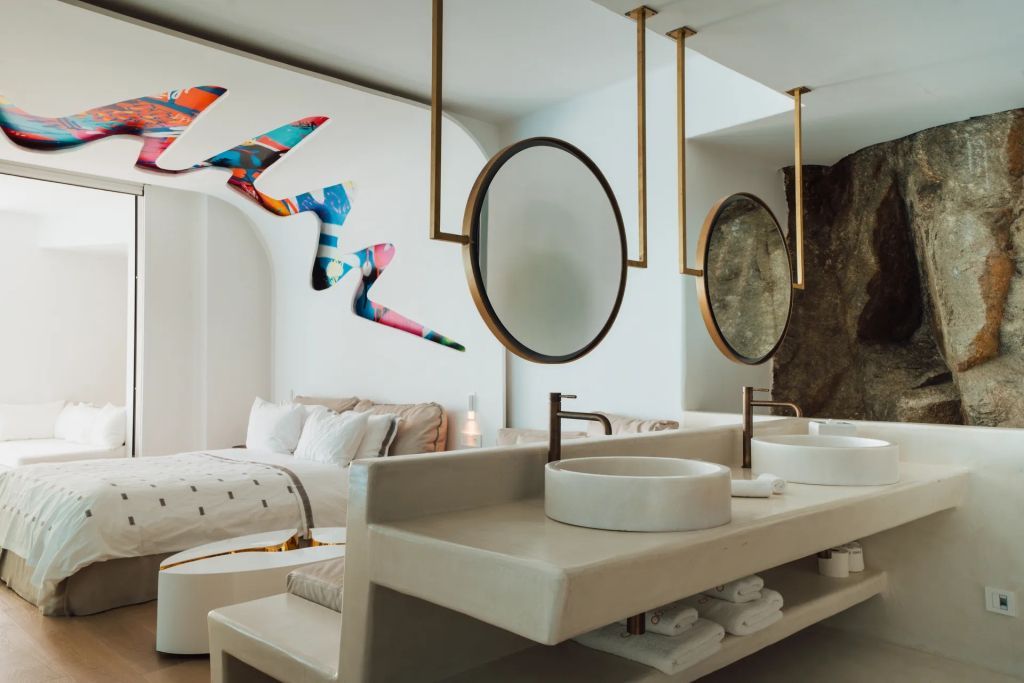Luxuriöses Badezimmer-Design mit eleganter Doppelwaschbeckenlösung und stilvollen Details