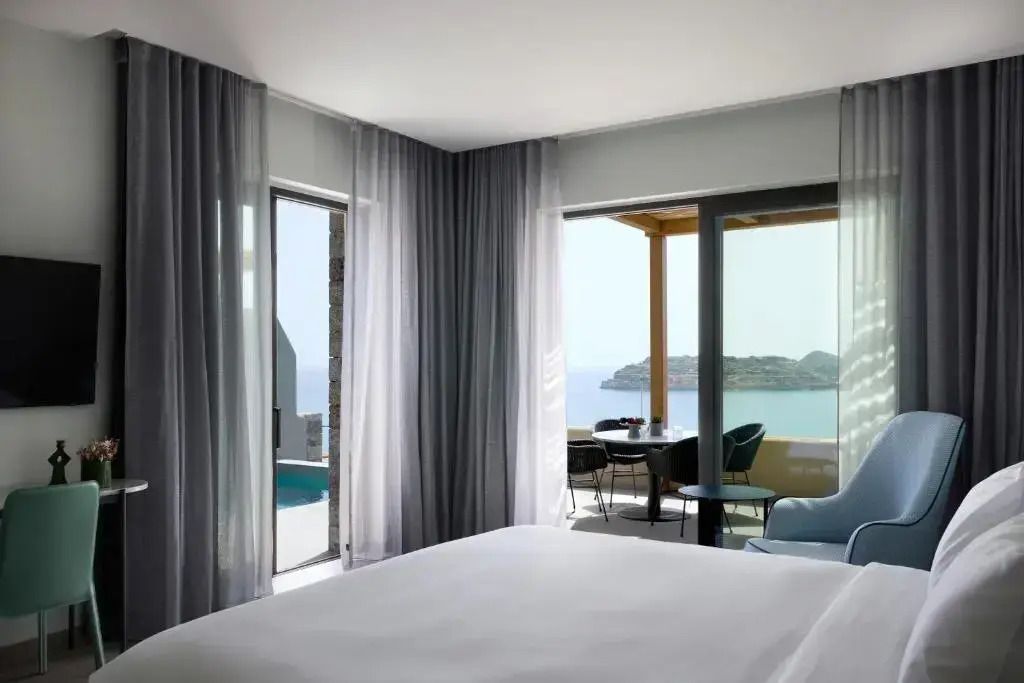 Suite mit Blick auf das Meer und angrenzende Terrasse
