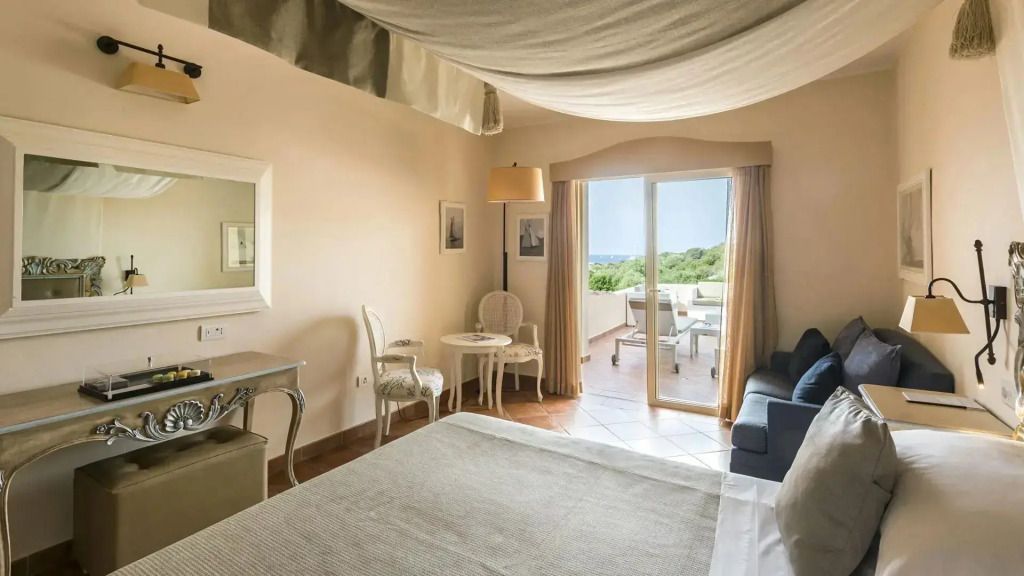 Deluxe Doppelzimmer mit Balkon und Meerblick im CPH Pevero Hotel
