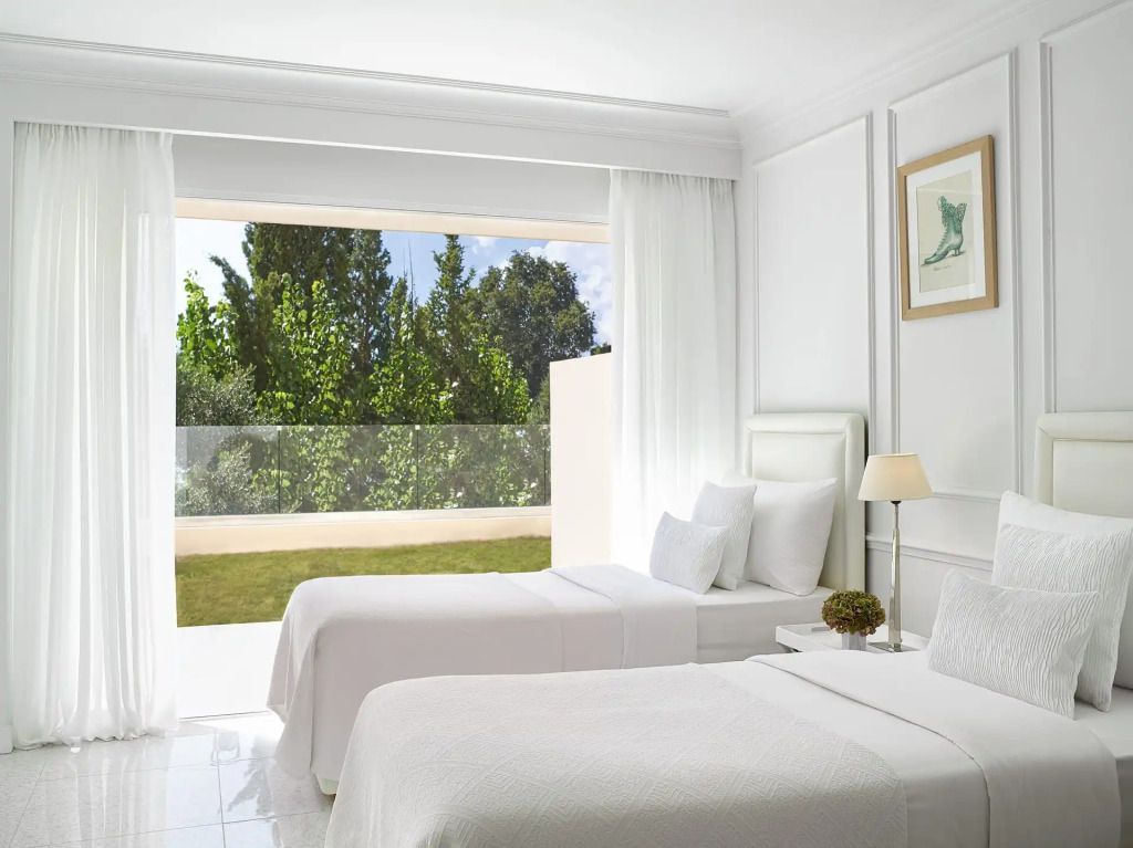 Zweibettzimmer mit Blick auf den Garten