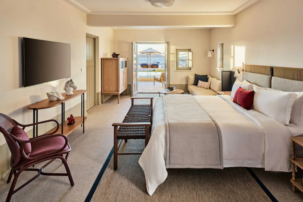 Geräumige Suite mit Meerblick und eleganter Einrichtung