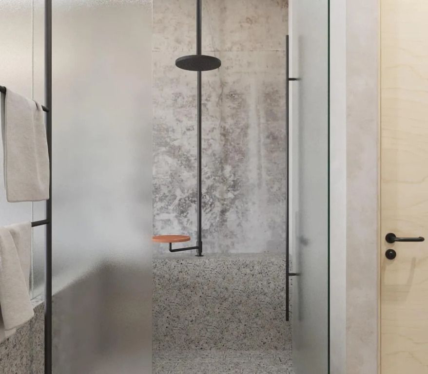 Moderne Dusche mit Glasabtrennung und industriellem Stil