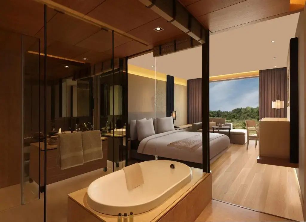 Luxuriöses Club Doppelzimmer mit freistehender Badewanne und Panoramaausblick
