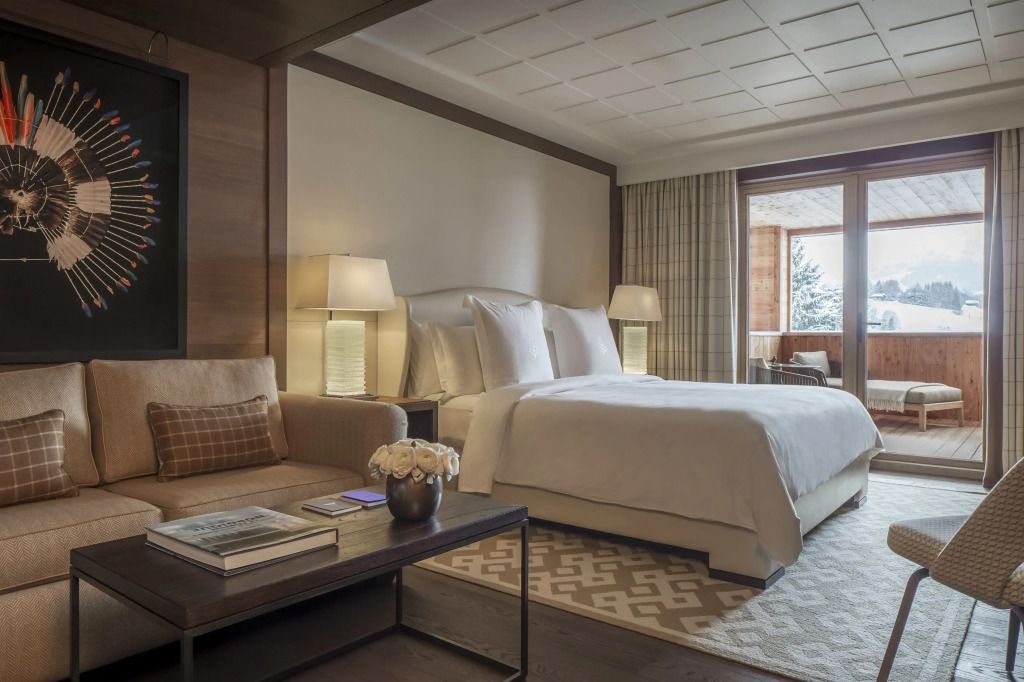 Gemütliche Junior-Suite mit Doppelbett und modernem Dekor