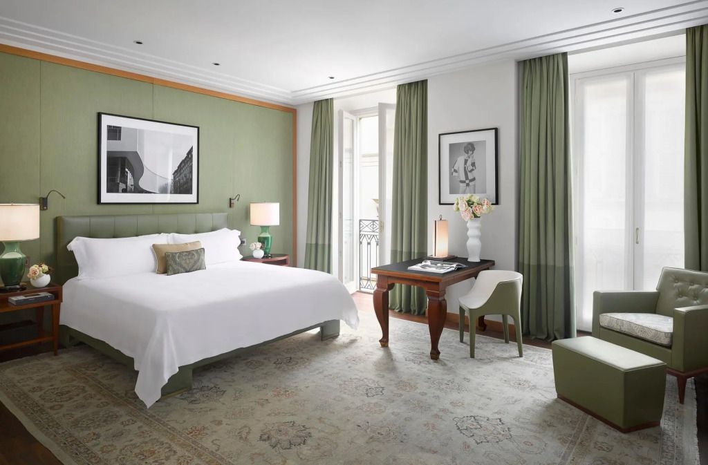 Helle Executive Suite mit Doppelbett im Four Seasons Hotel Milano