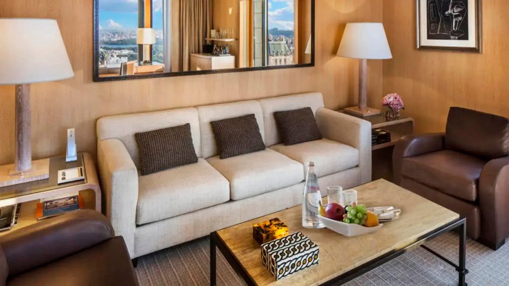 Elegante Sitzecke in einer luxuriösen Hotelsuite