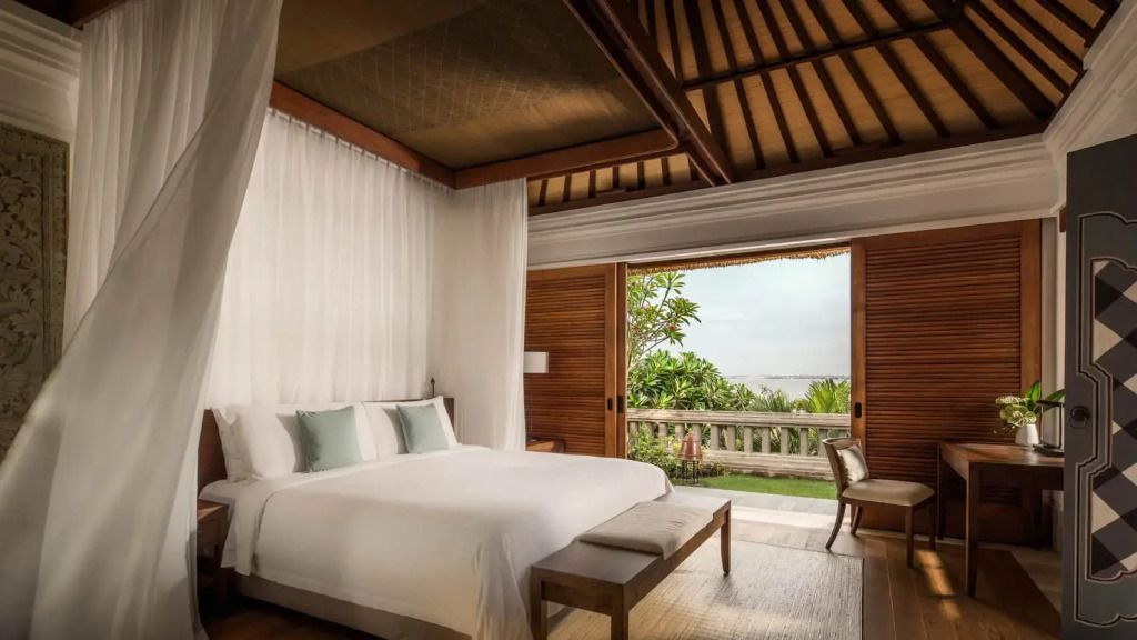 Luxuriöses Schlafzimmer mit Gartenblick im Four Seasons Resort Bali