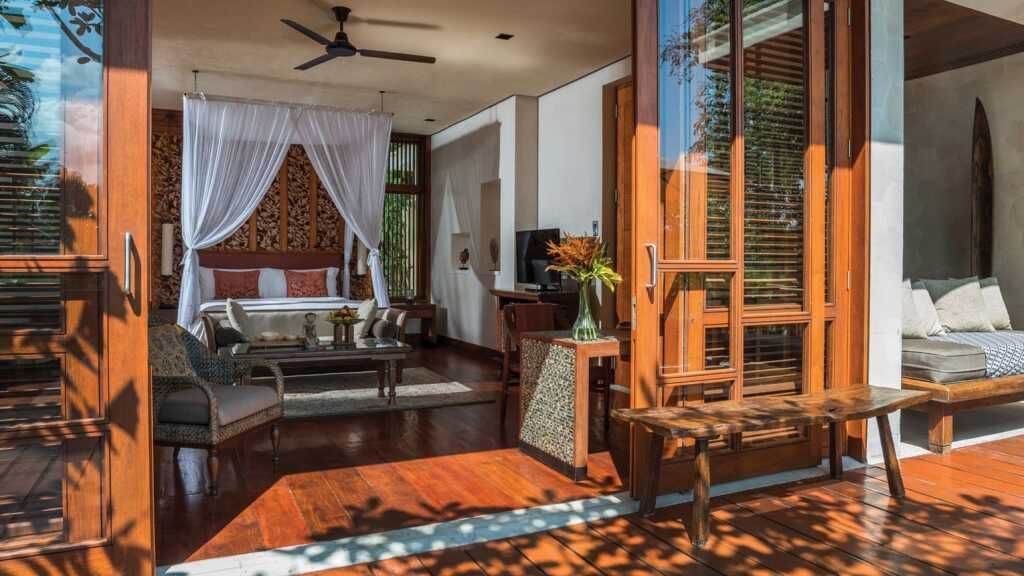Elegante Villa mit offenem Wohnbereich und luxuriösem Interieur im Four Seasons Resort Bali at Sayan