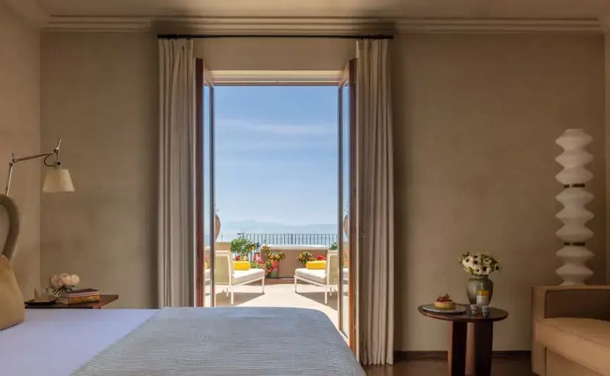 Zimmer mit Zugang zur Terrasse und Meerblick im Anantara Convento di Amalfi Grand Hotel