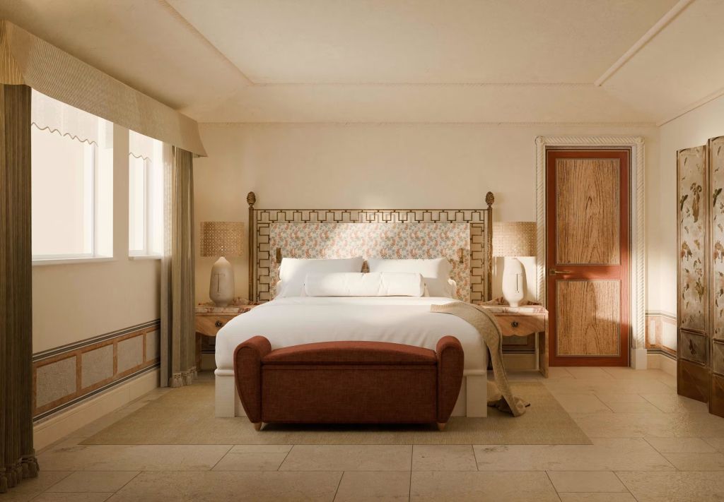 Luxuriöses Schlafzimmer mit großem Doppelbett und warmer Beleuchtung
