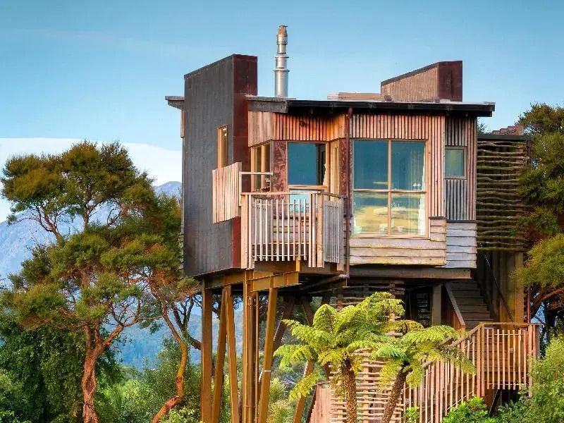 Baumhaus-Architektur mit Bergblick im Hapuku Lodge & Tree Houses