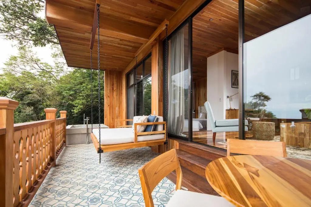 Suite Penthouse mit Balkon und hölzernem Interieur