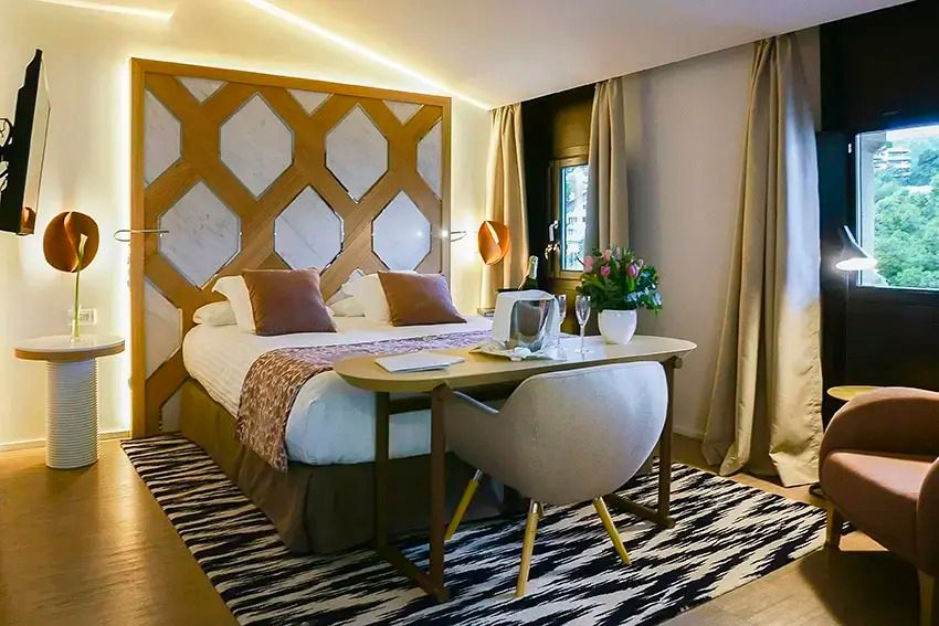 Doppelzimmer mit elegantem Design und gemütlicher Atmosphäre