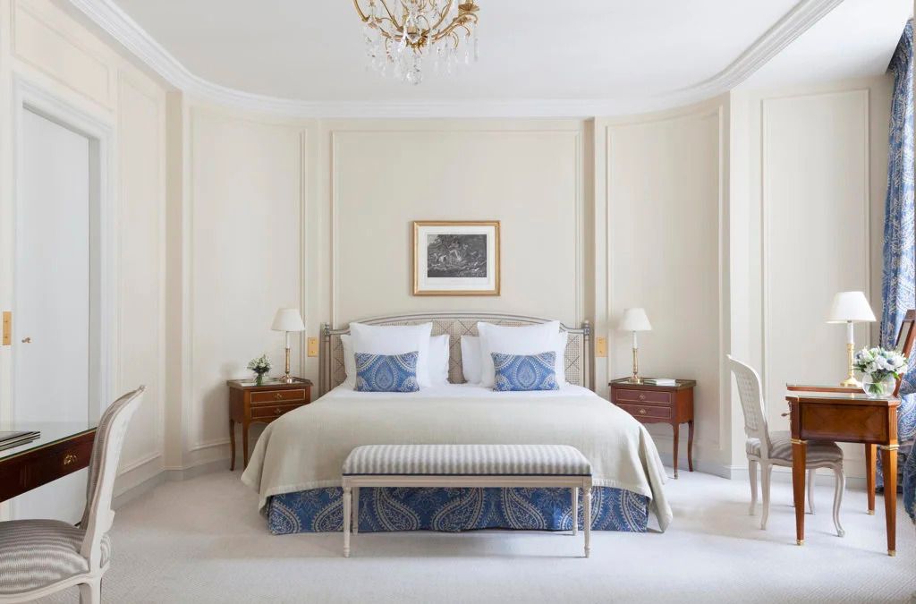 Elegantes Prestige Doppelzimmer mit Kingsize-Bett und klassischer Einrichtung