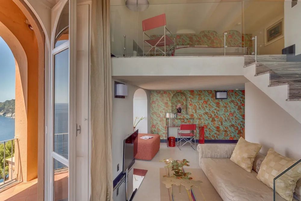 Maisonettesuite mit kreativem Dekor und Meerblick von Balkon
