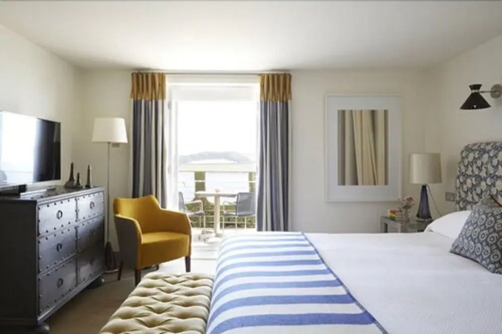 Modernes Grand Doppelzimmer mit Doppelbett, Meerblick und stilvollem Dekor