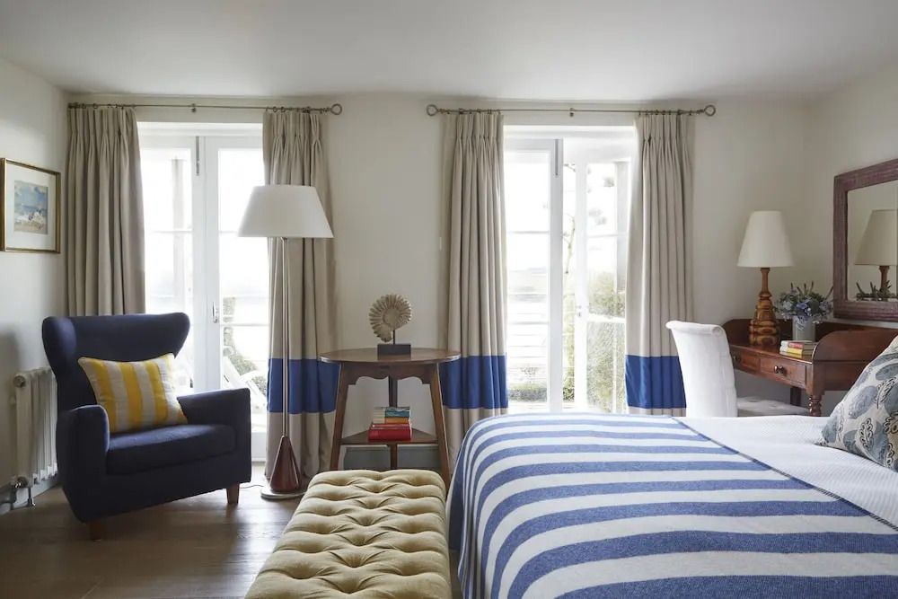 Komfortables Superior Doppelzimmer mit Meerblick und eleganter Einrichtung